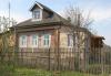 Дом в деревне у реки и леса превью 410856.