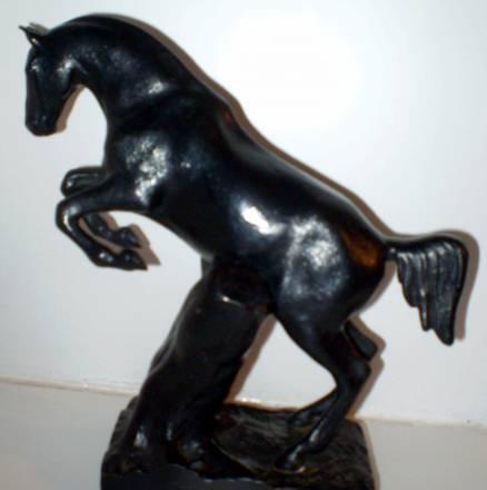 Конь, перепрыгивающий через пень. Касли, 1977 Челябинск