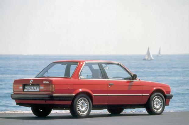 Задние боковые стёкла на BMW E30 Москва