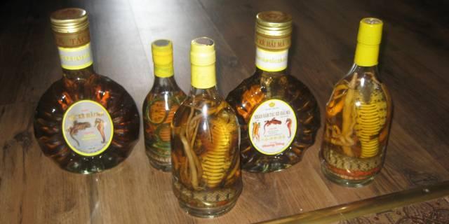 Вьетнамские бутылки со змеями Калининград