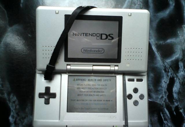 Nintendo DS+2 игры в подарок+сумка Москва