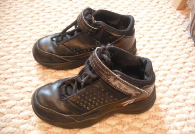 Кроссовки+ 2 пары тапок Санкт-Петербург