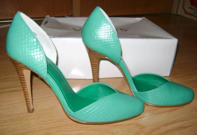 Пристрою новые зеленые туфли размер 36-37 Москва