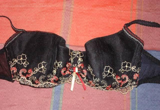 Черный бюст Jolidon с красивой вышивкой Москва