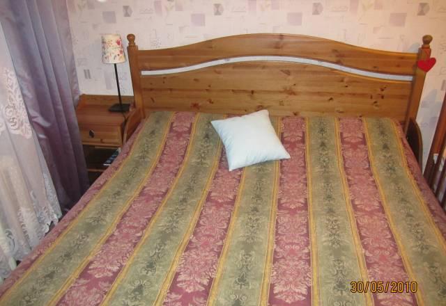 Кровать и прикроватные тумбочки Москва