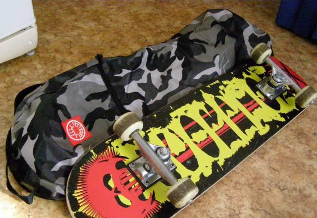 Скейт с чехлом Москва