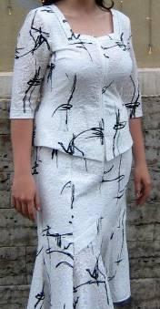 Нарядный белый с узором костюм Санкт-Петербург