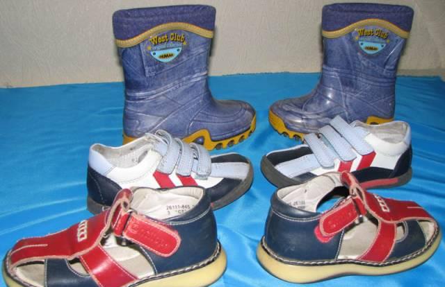 Продаю  3 пары обуви на мальчика 25размера Москва