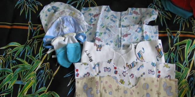 Распашонки , чепчики, рукавички Москва