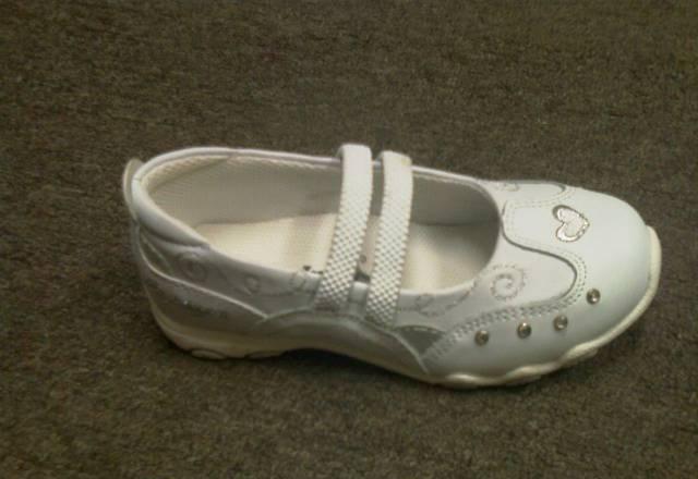 Туфли д/девочки р.28, белые Москва