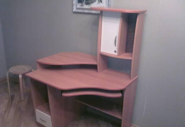 Угловой компьютерный стол Санкт-Петербург