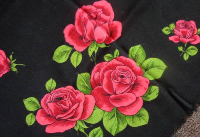 Платок с цветами черный,шерсть Москва