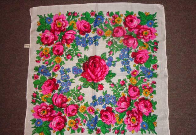 Платок с набивными цветами белый Москва