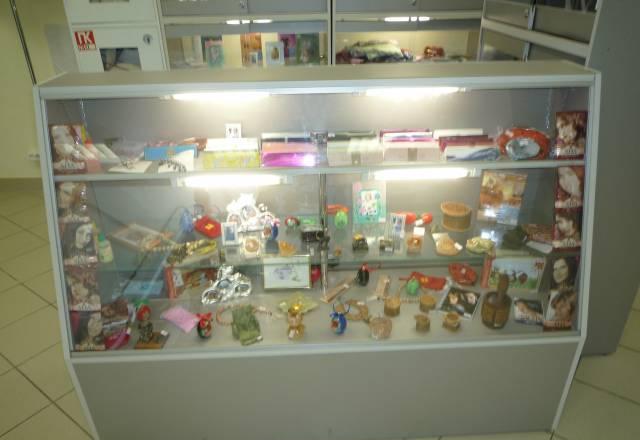 Прилавок и стеклянные шкафы Санкт-Петербург