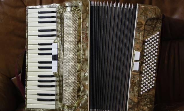 Аккордеон Hugo Stark, три четверти, Германия Москва