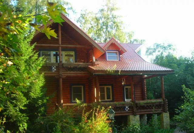 Дом, 520 кв. м., на участке 1 Га Москва