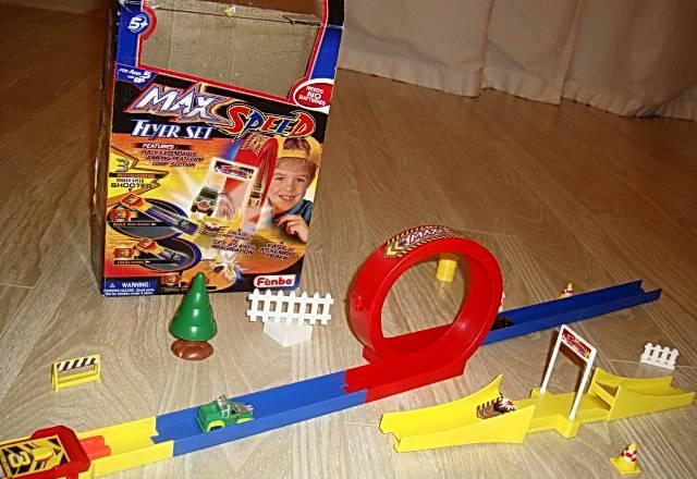 Гоночная трасса ф.Gulliver, и др.фирменные игрушки Москва