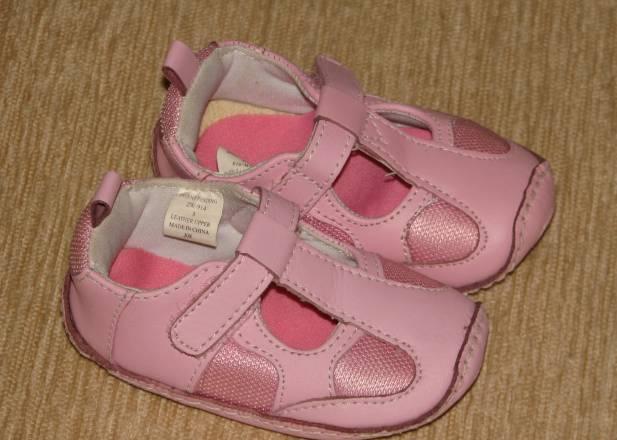 Кроссовочки на  девочку 6 - 9  мес Москва