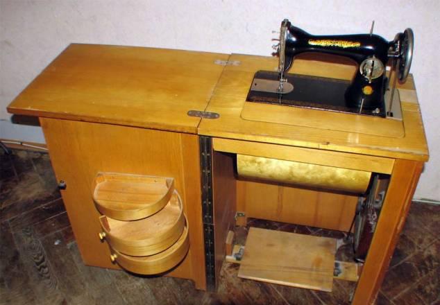 Швейная машина Подольского завода в тумбе Санкт-Петербург