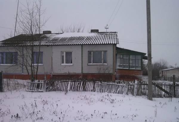1/2 коттеджа на берегу реки. Теплое