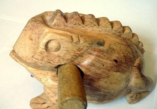 лягушка звукоимитатор  Таиланд средняя светлое дерево Москва