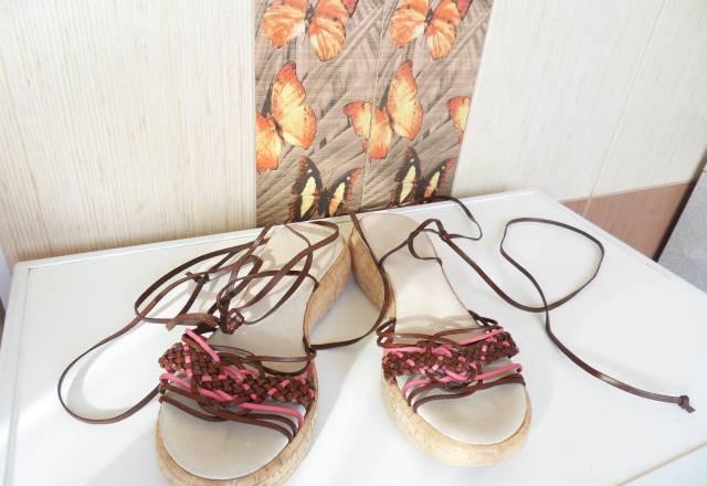 Босоножки новые кожаные на завязках Москва