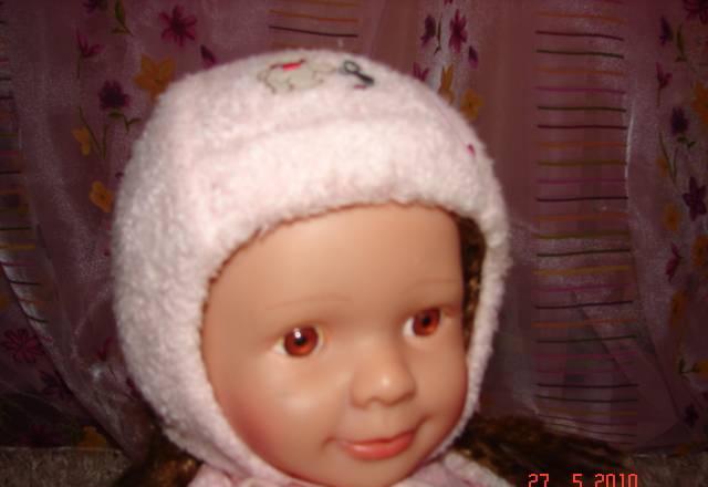 Фирменная демисезонная шапочка Москва