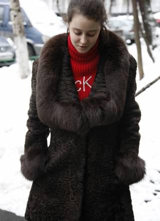 Авторская шуба из каракульчи с песцов. воротником Москва