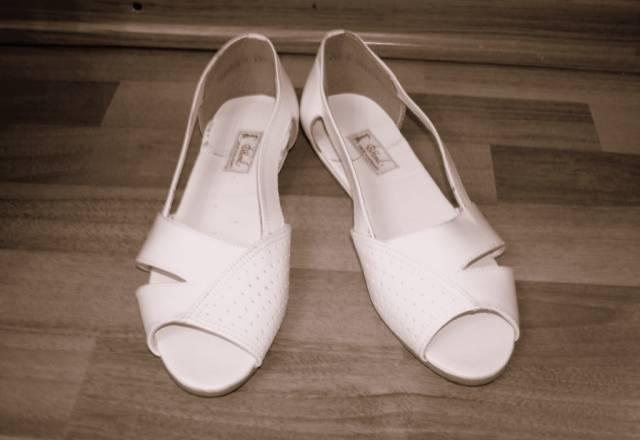 Новые белые кожаные босоножки Венгрия Москва