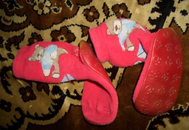 Носочки на резиновой подошве (красные) Москва