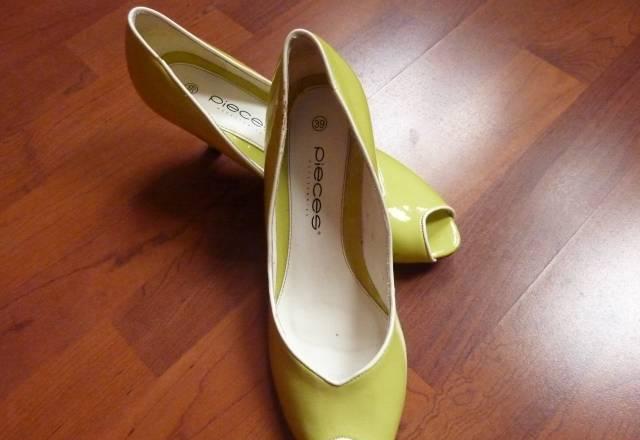 Туфли лаковые оливкового цвета р 39 400 р Москва