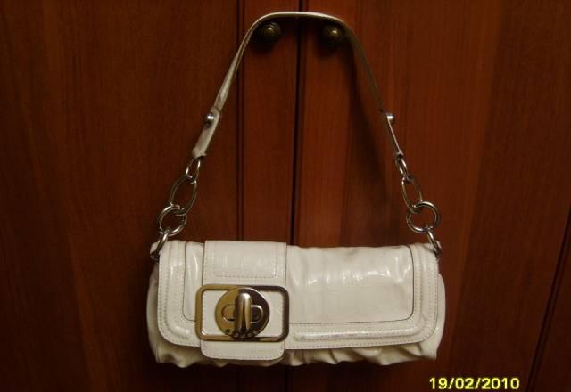 Сумочка guess за 1600 Москва