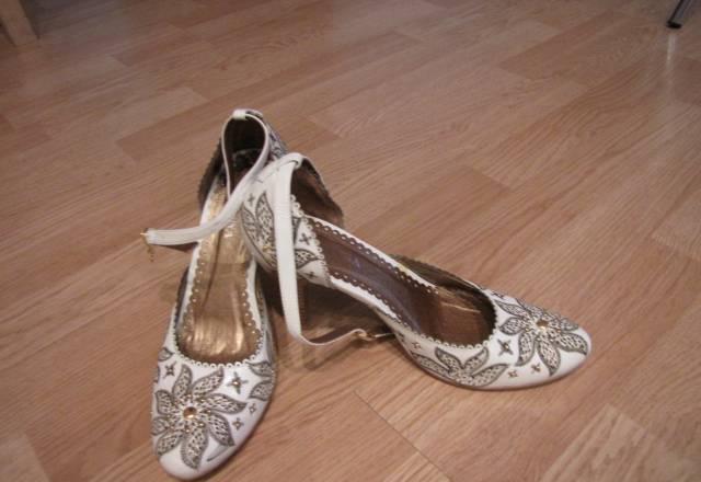 Туфли белые с золотом Санкт-Петербург