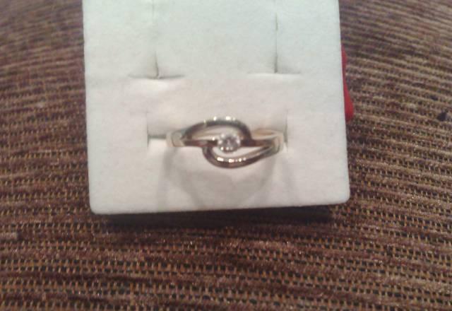 Продам золотые колечки и крестик Москва