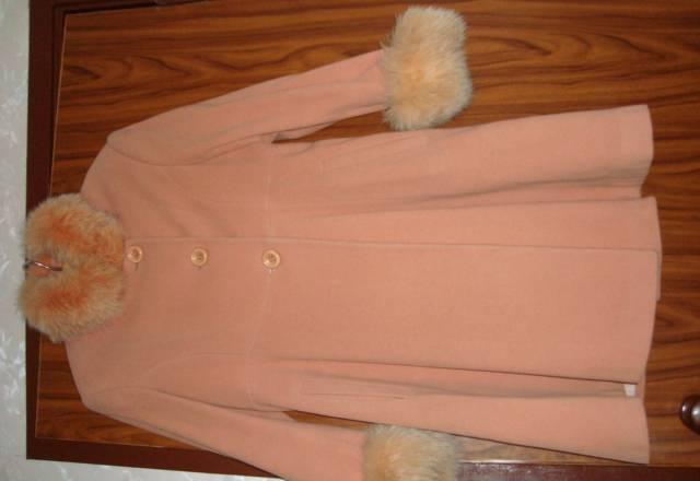 Пальто цвета персика со съемным мехом Москва