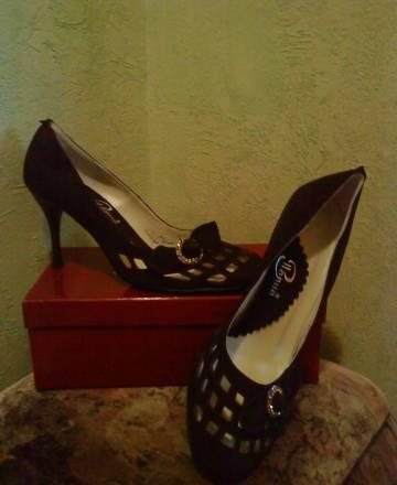 Новые замшевые туфли с перфорацией 40 р-ра Москва