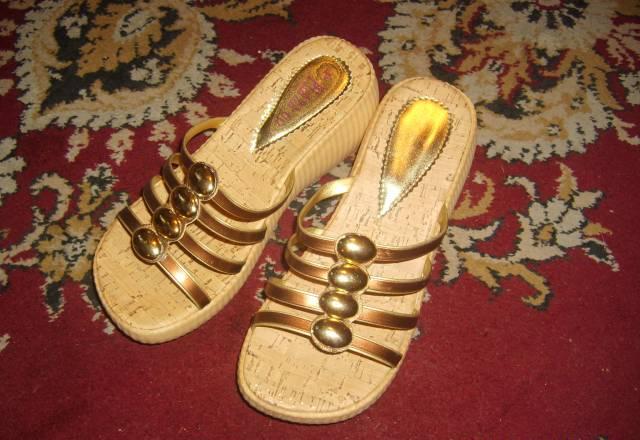 Босоножки новые легкие симпат. р.39-40 Санкт-Петербург