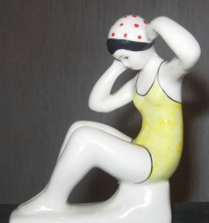 Статуэтка фарфоровая "Юная купальщица". Гжель Москва