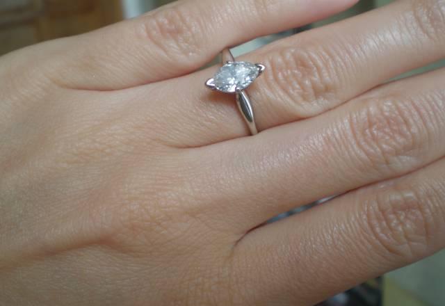 Шикарное кольцо с бриллиантом 0.85К Москва