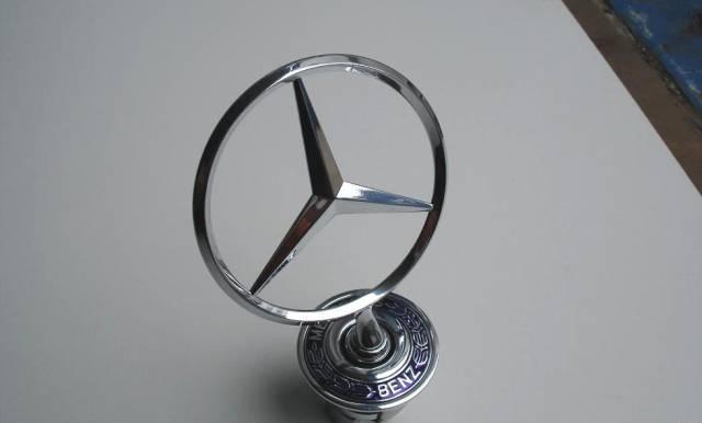 Эмблема Mercedes-Benz Москва