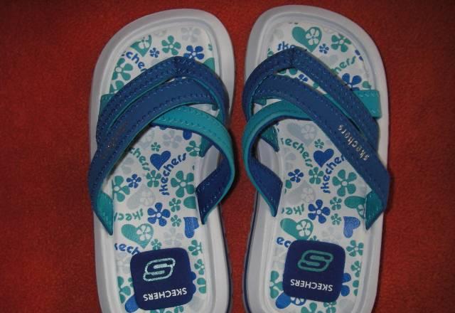 Сланцы на девочку 28,5 новые Москва