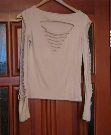 Майка с прорезями. Секси Москва