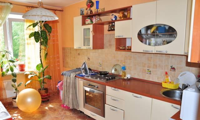 Кухня угловая со встроенной техникой Реутов