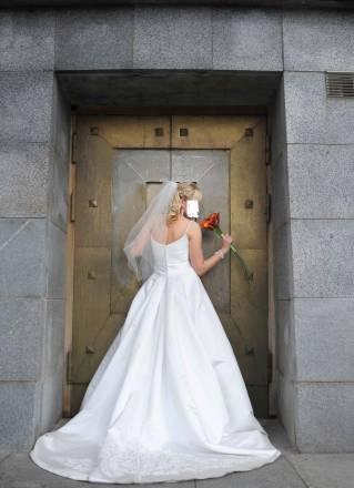 Свадебное платье, фата и подъюбник Москва