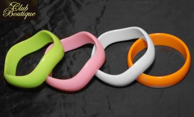 Браслеты разноцветные из пластика Москва