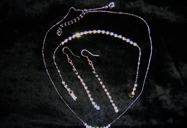 Бижутерия Комплект колье, серьги, браслет Москва