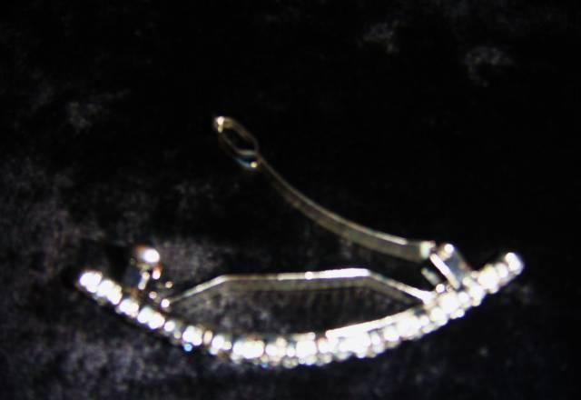 Заколка, производства Франция, с белыми стразами Москва