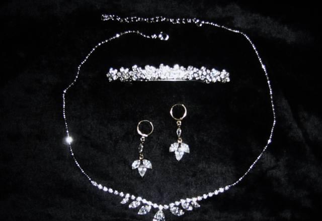 Бижутерия Комплект колье, серьги, заколка Москва