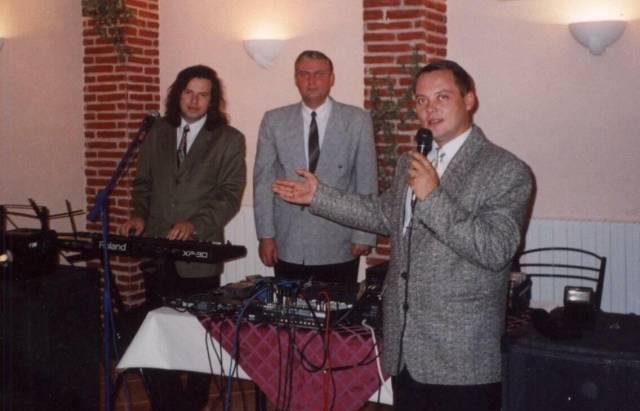 Ведущий - тамада + музыка Москва