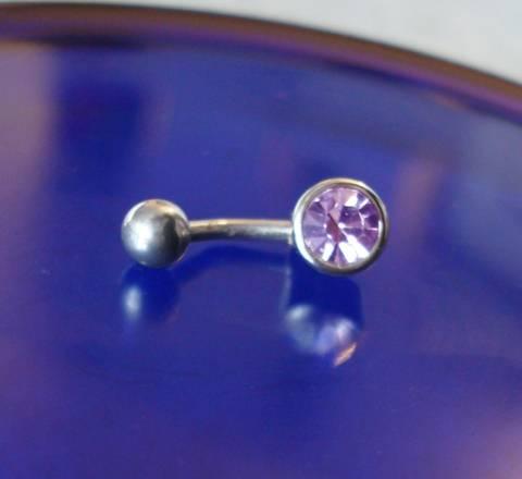 Пирсинг новый с сиреневым кристаллом Москва